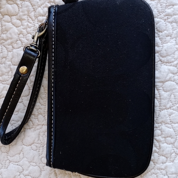 COACH BLACK C PRINT WRISTLET/CLUTCH - Picture 2 of 4